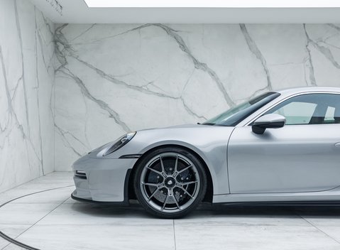 Porsche 911 GT3 Touring (992) 24