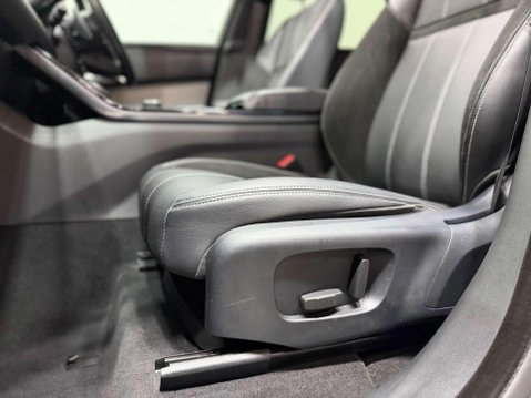 Land Rover Range Rover Velar 2.0 D240 R-Dynamic S SUV 5dr Diesel Auto 4WD Euro 6 (s/s) (240 ps) 47