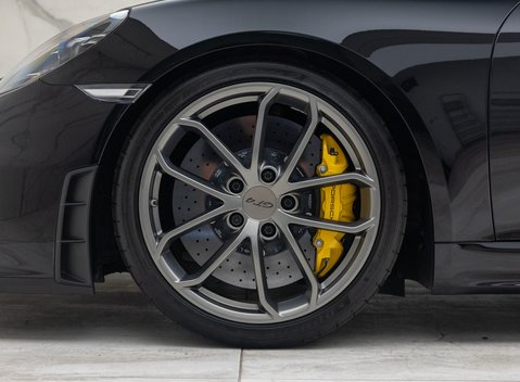 Porsche Cayman GT4 (718) 33