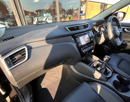Nissan Qashqai 1.6 Qashqai Tekna dCi 5dr 17