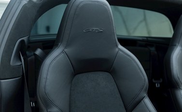 Porsche 911 (992) Targa 4 GTS 14