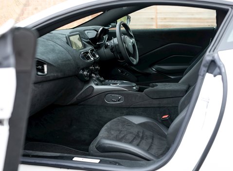 Aston Martin V8 Vantage 14