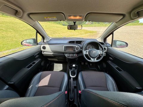 Toyota Yaris VVT-I SR 17
