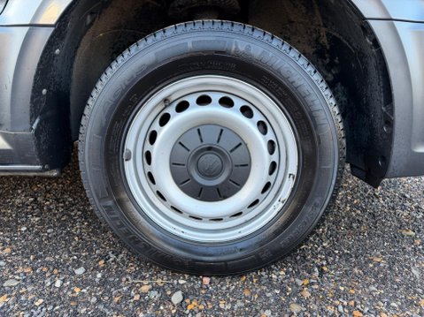 Volkswagen Crafter 2.0 TDI CR35 Trendline FWD LWB High Roof Euro 6 (s/s) 5dr 21