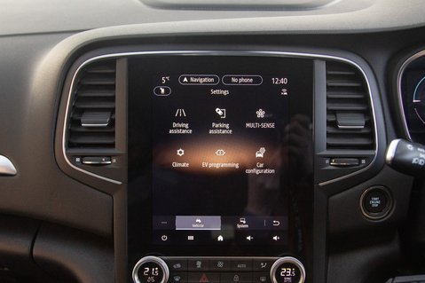 Renault Megane ICONIC E-TECH 32