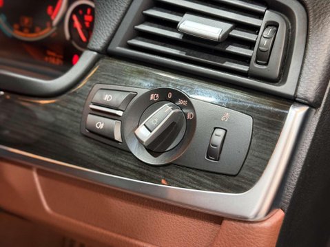 BMW 5 Series 2.0 520d Luxury Touring 5dr Diesel Auto Euro 6 (s/s) (190 ps) 44