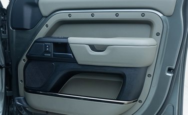 Land Rover Defender 110 OCTA EDITION ONE 35