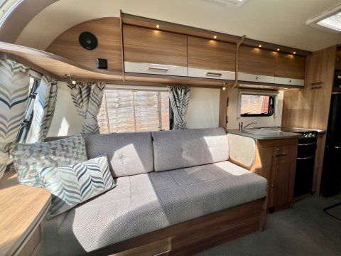 Bailey Pegasus Genoa GT70  14