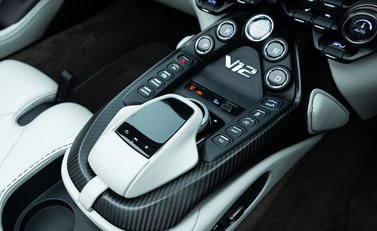 Aston Martin V12 Vantage Roadster 18