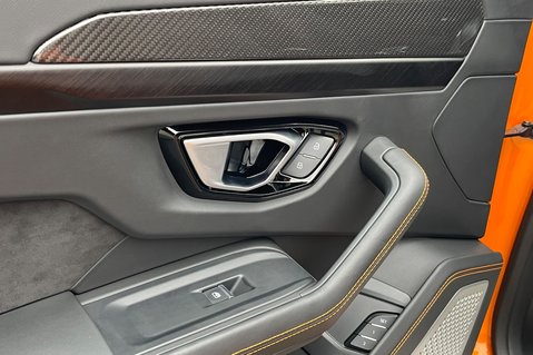 Lamborghini Urus V8 - ORANGE -AKRAPOVIC EXHAUST -PAN ROOF -B&O-MASSAGE SEATS-BLIND SPOT -ACC 30