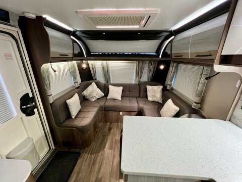 Coachman Lusso II  31