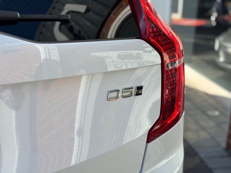 Volvo XC90 2.0 D5 Momentum SUV 5dr Diesel Geartronic 4WD Euro 6 (s/s) (225 ps) 19