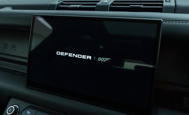 Land Rover Defender 90 V8 Bond Edition 10