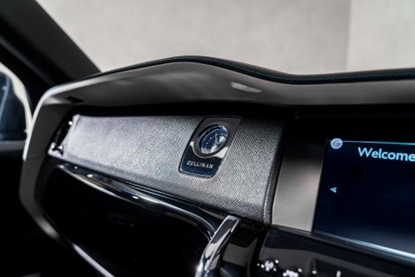 Rolls-Royce Cullinan V12. DYNAMIC PACKAGE. ACTIVE CRUISE. SHOOTING STAR HEADLINER. HUD 53