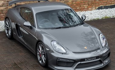 Porsche Cayman GT4 8