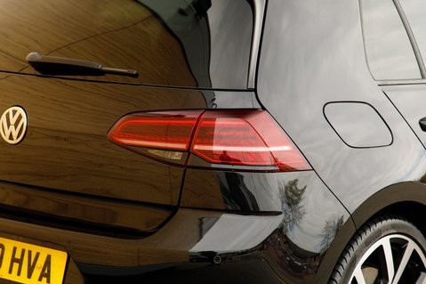 Volkswagen Golf GTI PERFORMANCE TSI DSG 9