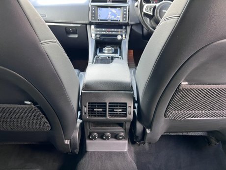 Jaguar F-Pace 2.0 D180 R-Sport Auto AWD Euro 6 (s/s) 5dr 41