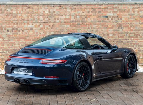 Porsche 911 Targa 4 GTS (991.2) 7