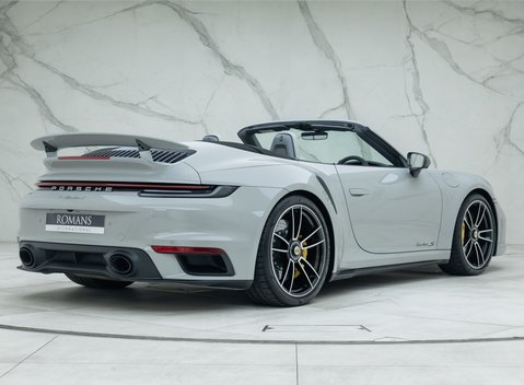 Porsche 911 Turbo S Cabriolet (992) 8