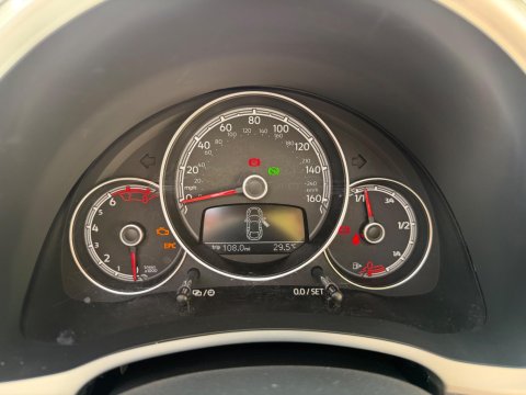 Volkswagen Beetle DESIGN TSI BLUEMOTION TECHNOLOGY DSG 50