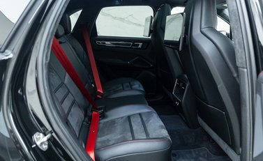 Porsche Cayenne GTS 13