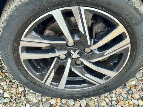 Peugeot 208 PURETECH ALLURE S/S 46