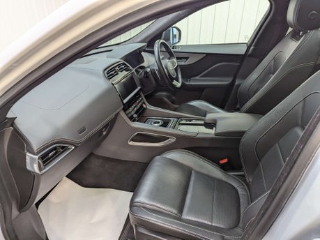 Jaguar F-Pace 2.0 F-Pace Chequered Flag AWD D Auto 4WD 5dr 50