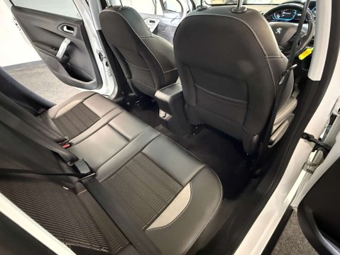 Peugeot 2008 1.2 2008 Allure Premium PureTech S/S 5dr 27