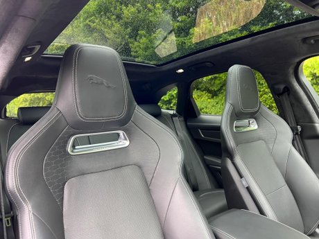 Jaguar F-Pace 2.0 D200 MHEV R-Dynamic HSE Black Auto AWD Euro 6 (s/s) 5dr 4