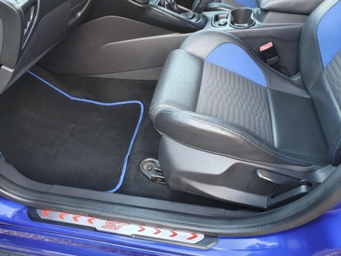 Ford Focus 2.0T EcoBoost ST-2 Euro 5 (s/s) 5dr 22