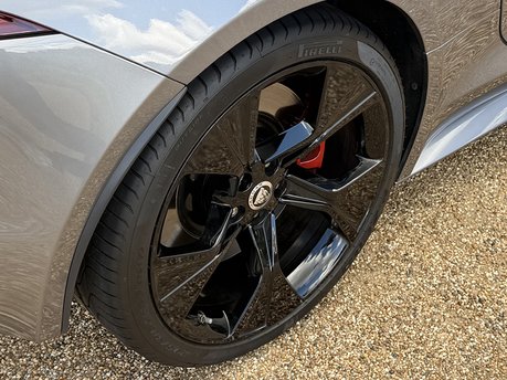Jaguar F-Type 75 36