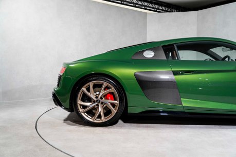 Audi R8 V10 PERFORMANCE EDITION. RWD. SONOMA GREEN. CARBON EXT. FULL PPF. B&O. 12