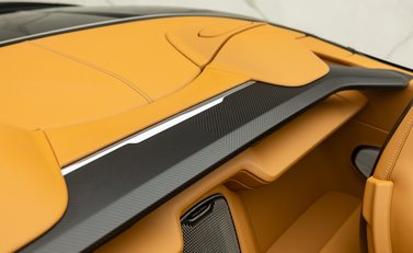 Aston Martin Vanquish Volante 17