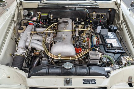 Mercedes-Benz S Class 300SE Fintail W112 "Königsflosse" 29