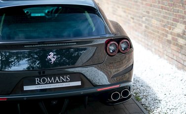 Ferrari GTC4 Lusso 11