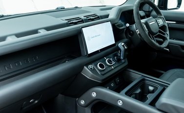 Land Rover Defender 110 V8 P525 16