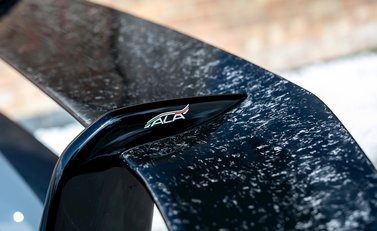 Lamborghini Huracan LP640-4 Performante 26