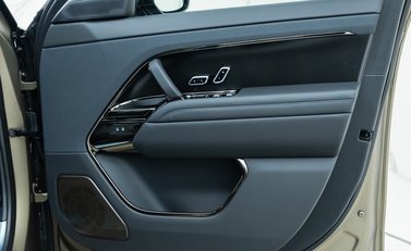 Land Rover Range Rover Sport P635 SV EDITION ONE 31