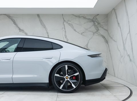 Porsche Taycan 4S 29