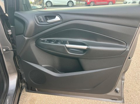 Ford Kuga 2.0 TDCi Titanium AWD Euro 5 5dr 32