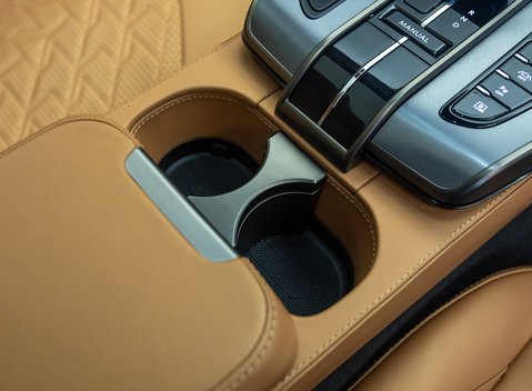 Aston Martin Vanquish V12 24