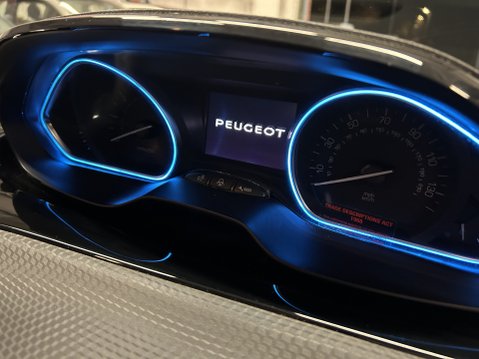 Peugeot 2008 PURETECH ALLURE 12