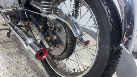 Triumph Bonneville 650 1973 GOOD RUNNING PROJECT BIKE CLASSIC BARN FIND 650CC 28