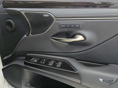 Lexus Es 2.5 300h Takumi E-CVT Euro 6 (s/s) 4dr 90