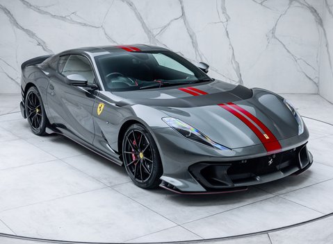 Ferrari 812 Competizione 8