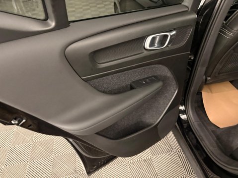 Volvo XC40 2.0 D3 R-Design Euro 6 (s/s) 5dr 30