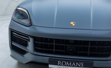 Porsche Cayenne TURBO E-HYBRID Coupe with GT Package 31