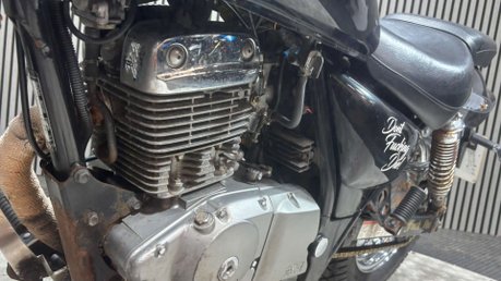 Suzuki Marauder GZ 2006 19K RUNNING CRUISER PROJECT BIKE SPARES OR REPAIR 125CC 25
