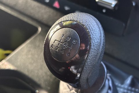 Mercedes-Benz Sprinter 319 Cdi Premium - with In-Built Bed + Diesel Heater 40