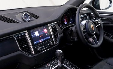 Porsche Macan GTS 16